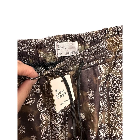 EPTM Tie Dye Bandana Cargos with Snap Pockets and Cuffs‎ Size Large 34 NWT - Picture 5 of 6